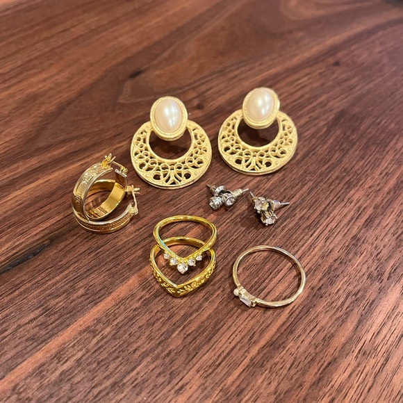 Jewelry - Vintage & Modern Jewelry bundle (6pcs) Gold tone costume Earrings/Rings size 6/7